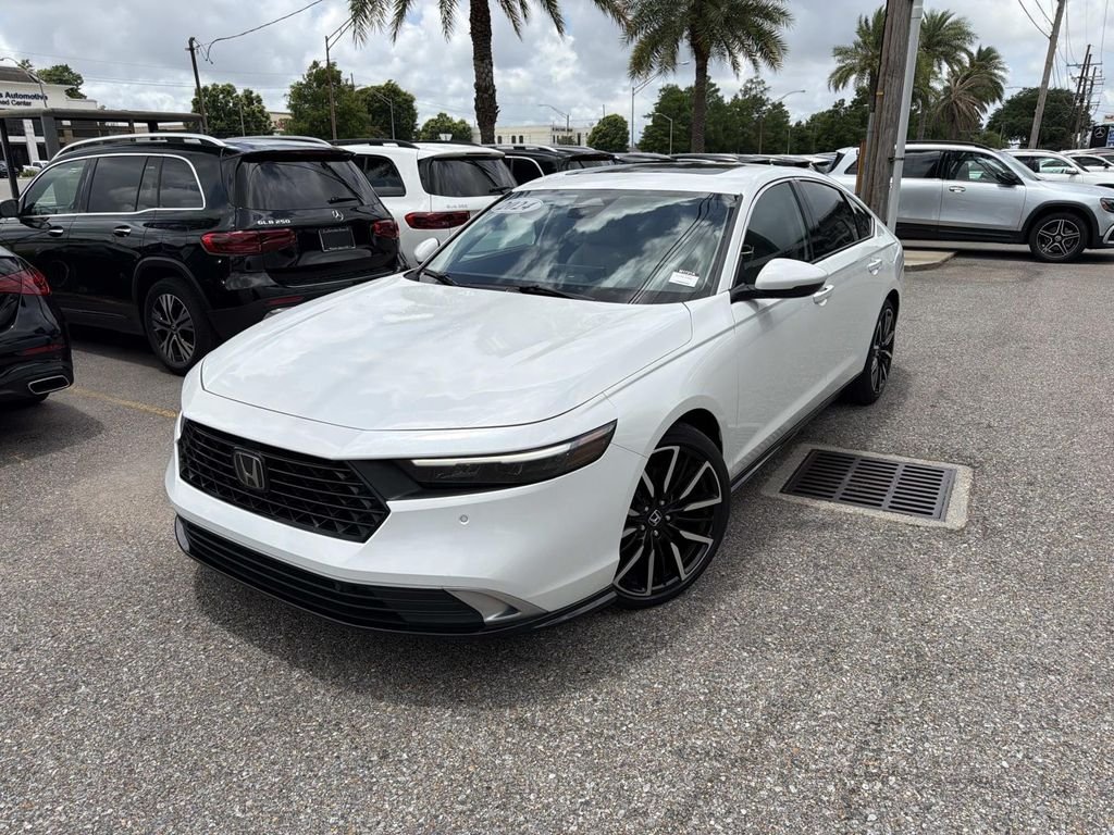 Used 2024  Honda Touring image 3