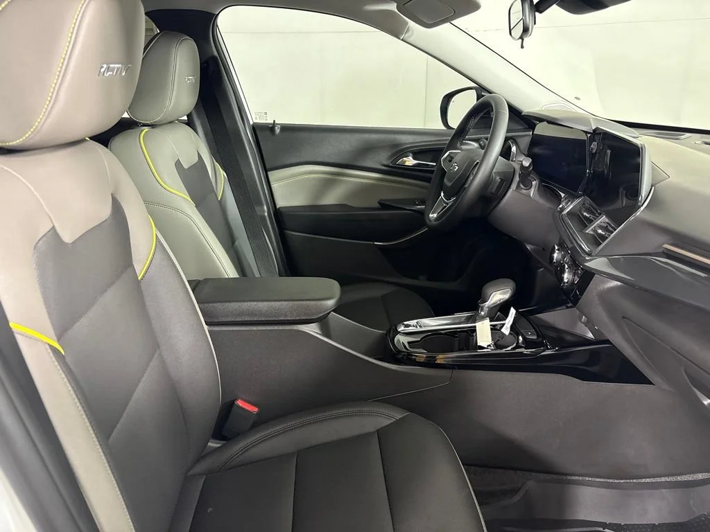 New 2026 Summit White Chevrolet ACTIV image 17