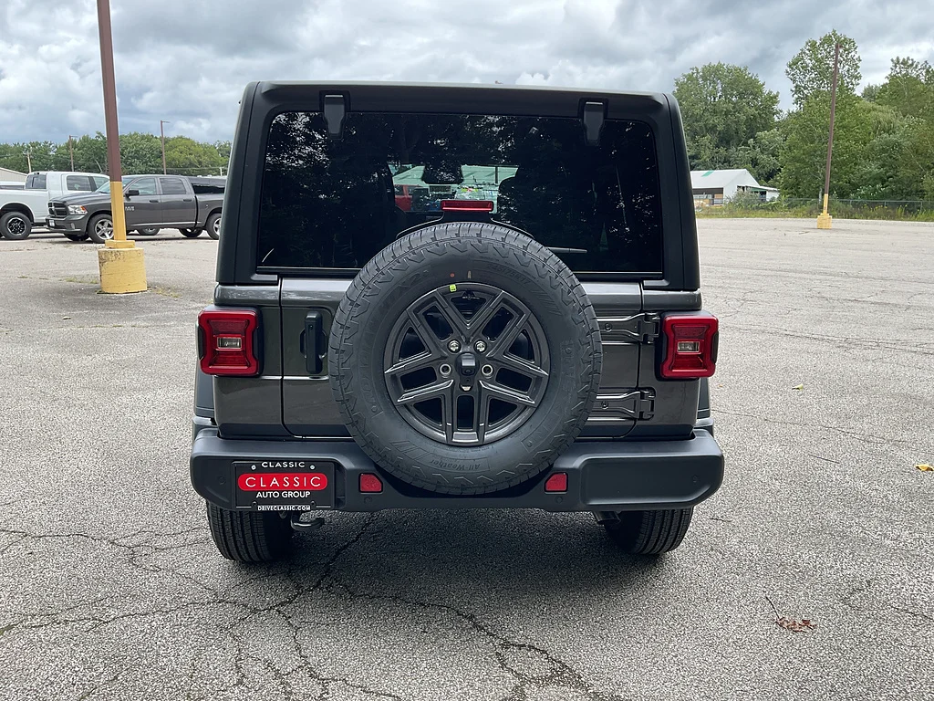 New 2027 Granite Crystal Metallic Clearcoat Jeep Sport S image 6