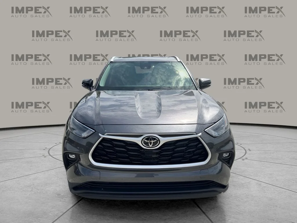 Used 2022 Gray Toyota XLE image 8