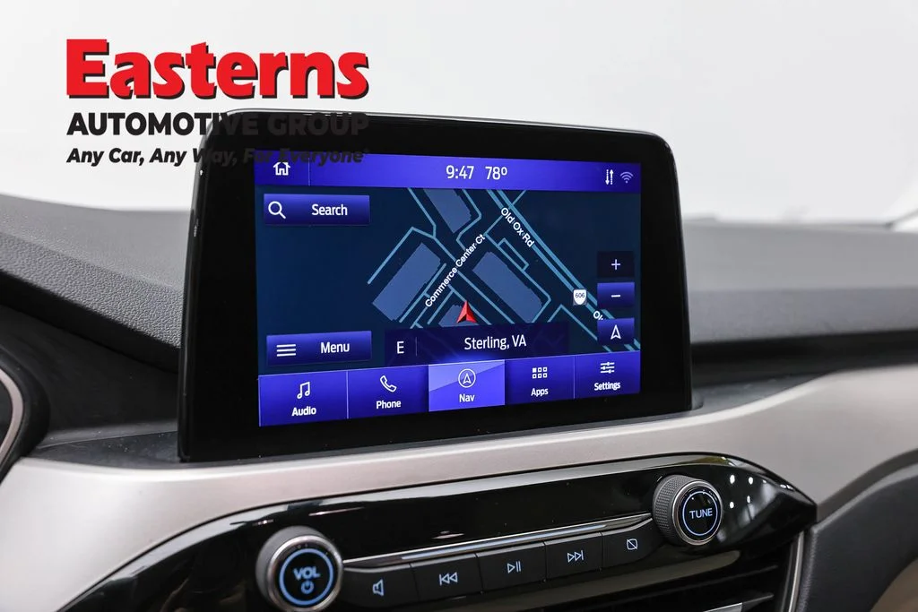 Used 2022 Silver Ford SE image 21