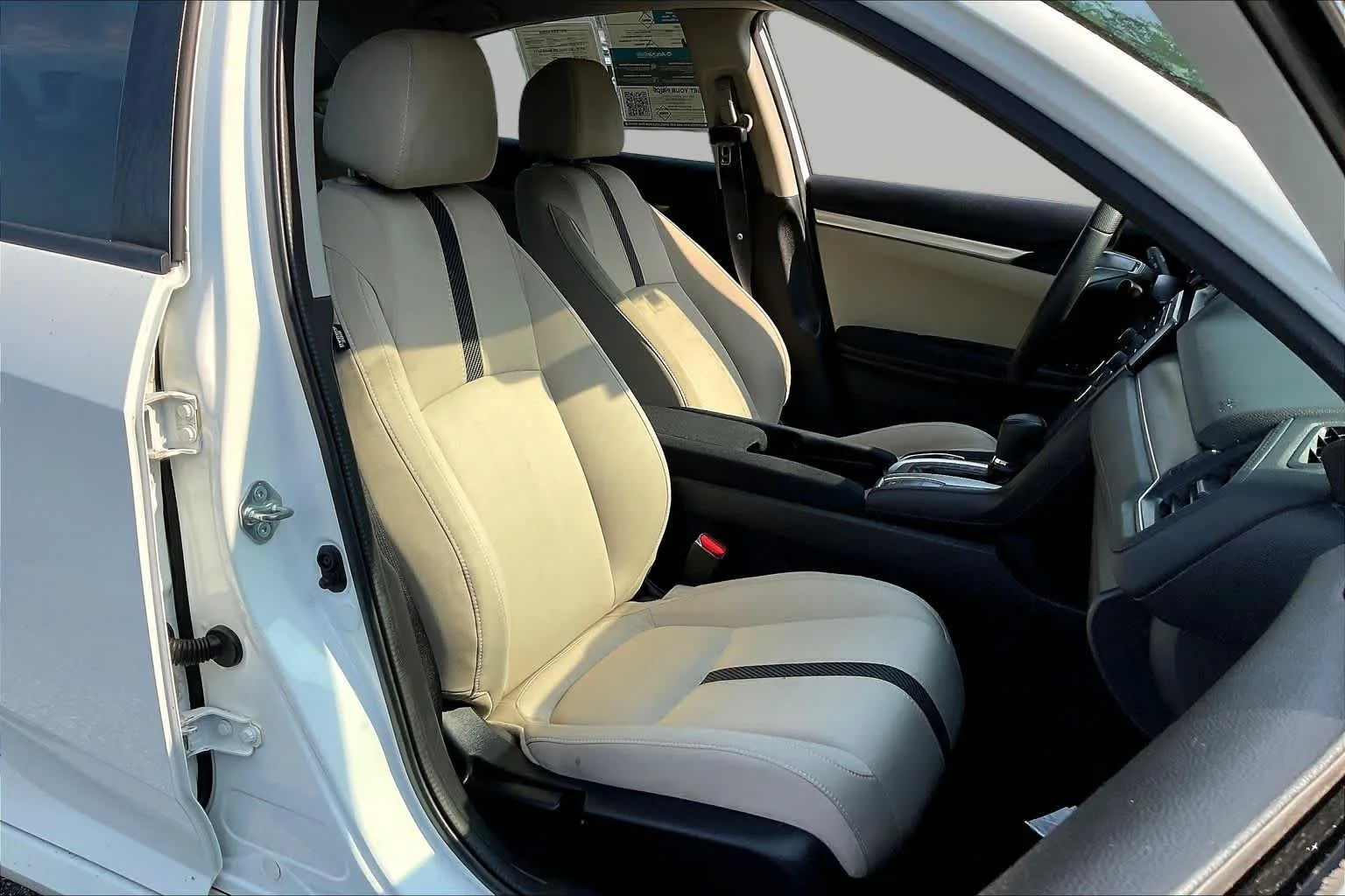 Used 2017 Taffeta White Honda LX image 9