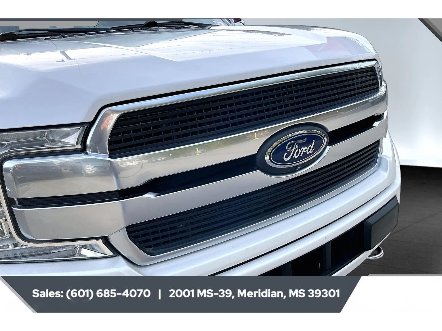 Used 2018 White Platinum Metallic Tri-Coat Ford Platinum image 21