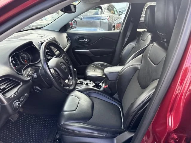 Used 2019 Velvet Red Pearlcoat Jeep Latitude Plus image 14