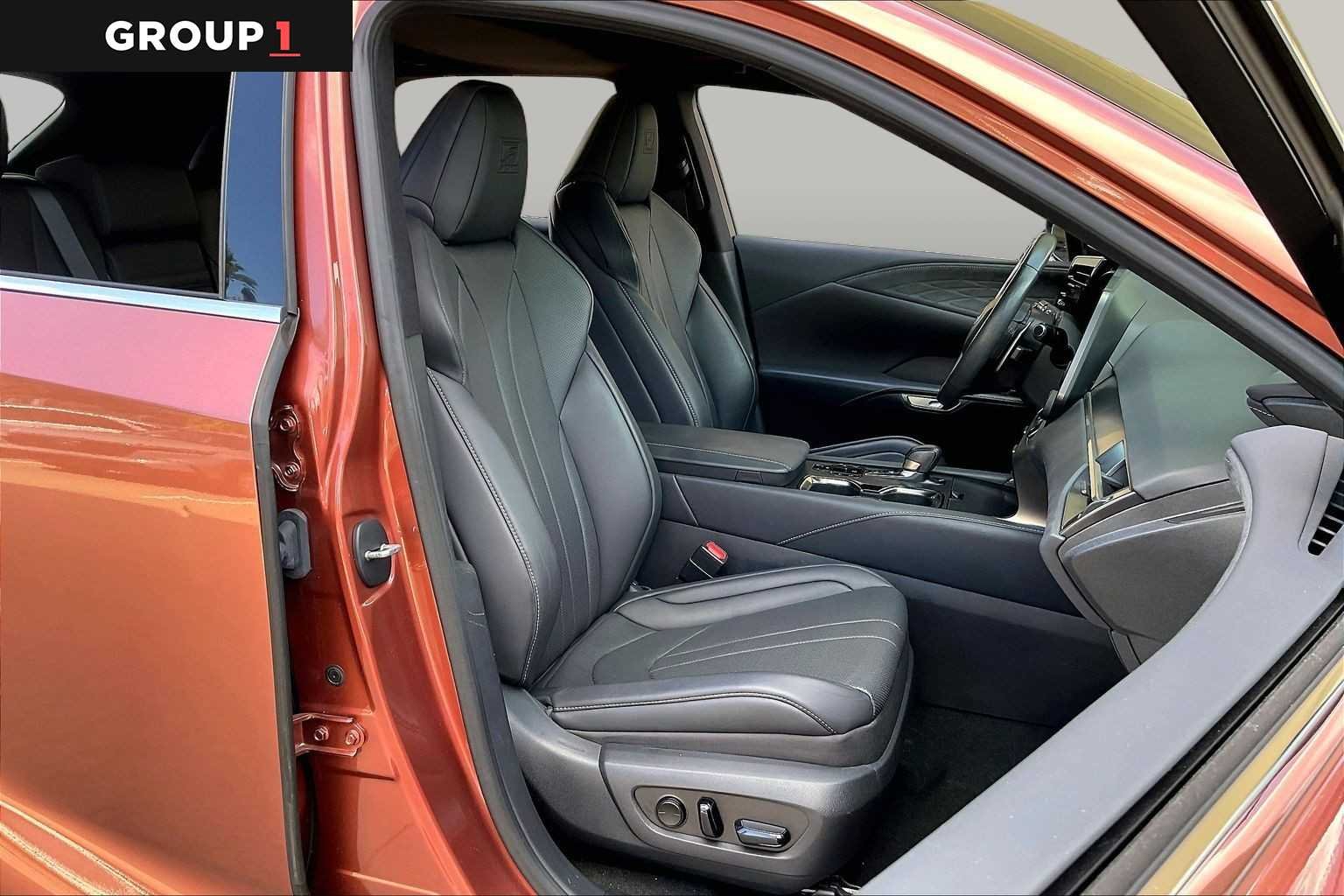 Used 2024 Copper Crest Lexus F SPORT Handling image 8