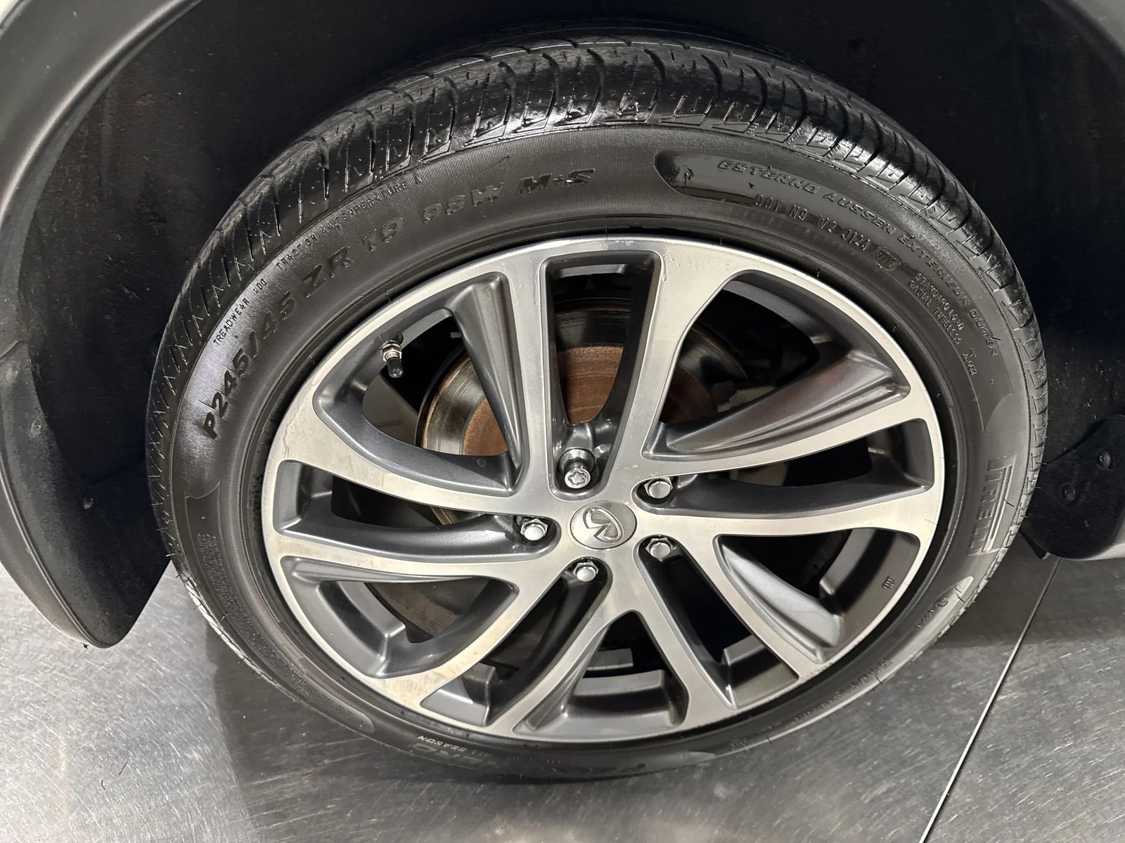 Used 2017 White INFINITI Base image 13