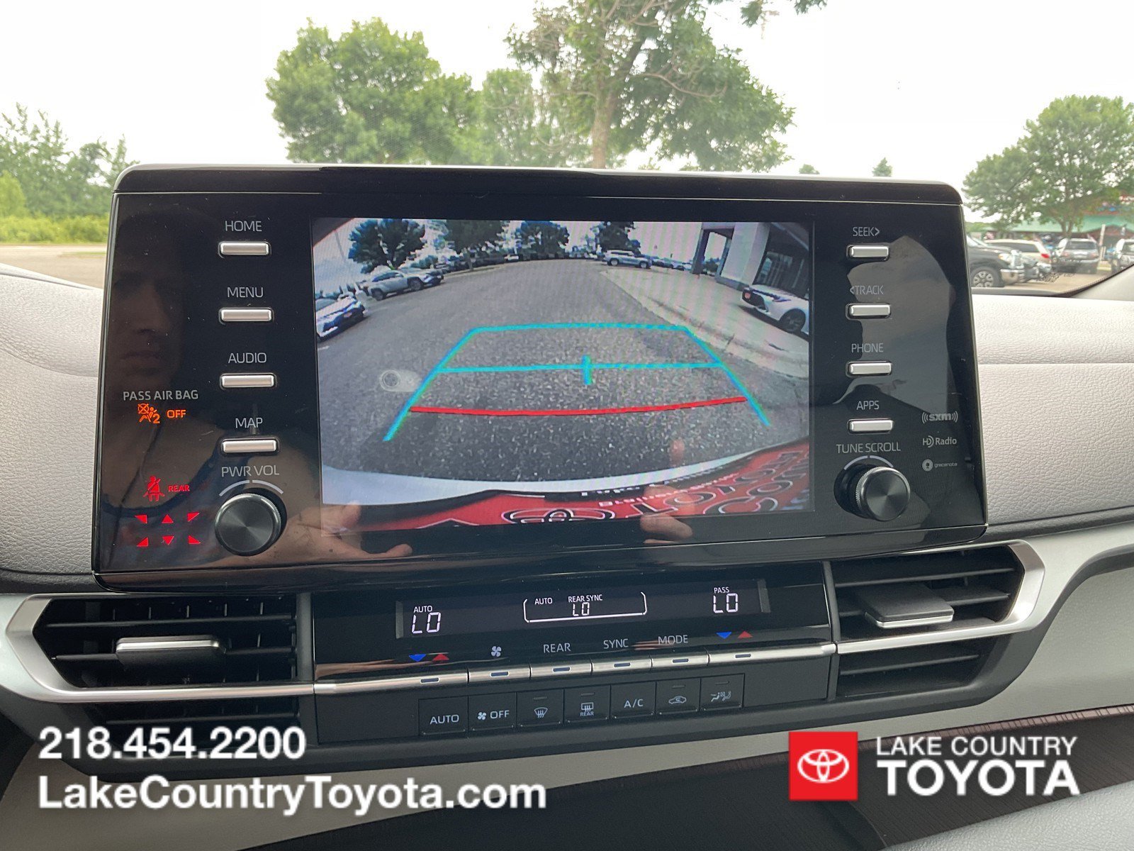 Used 2021 White Toyota LE image 29