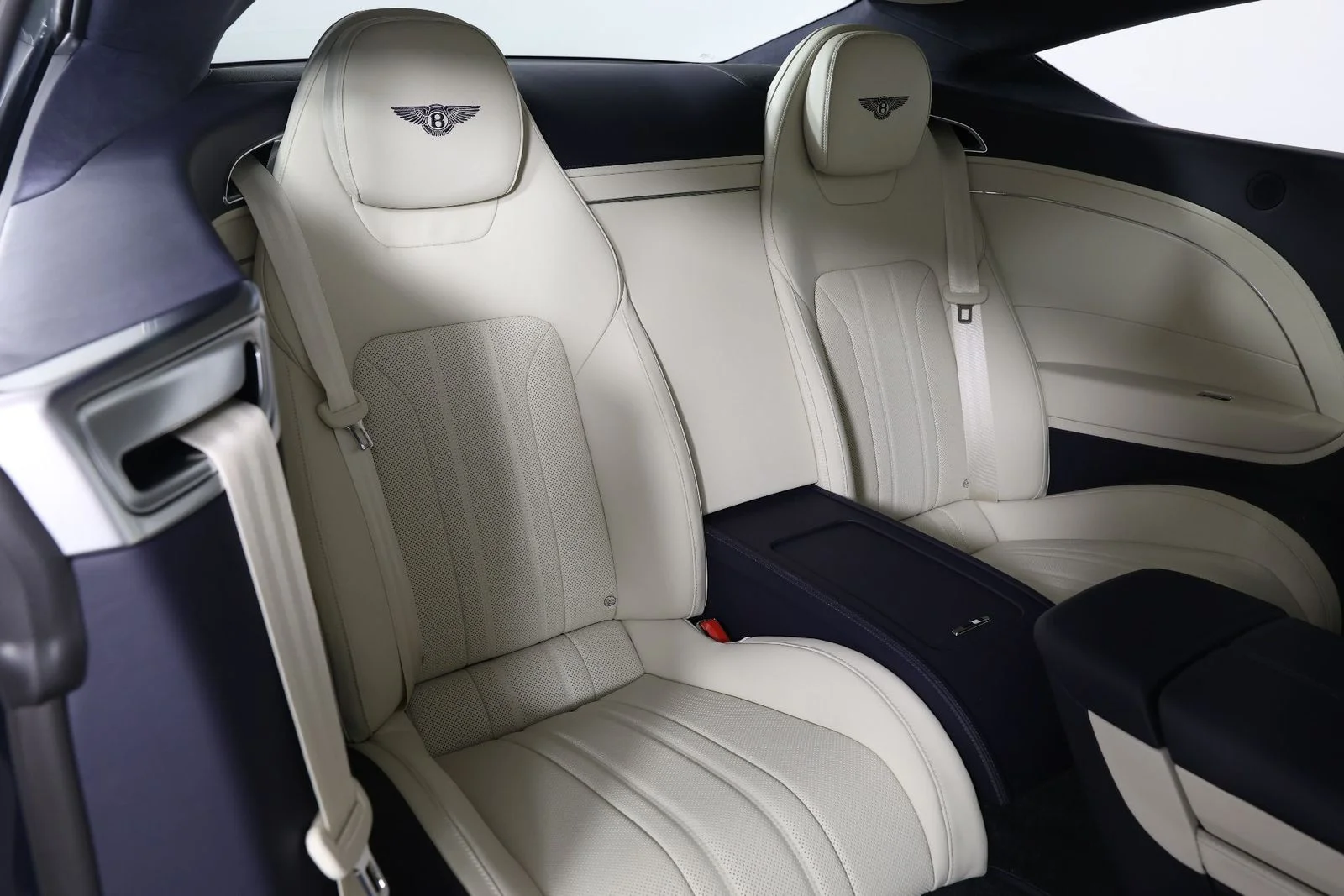 New 2026 Dark Sapphire Bentley GT V8 image 31