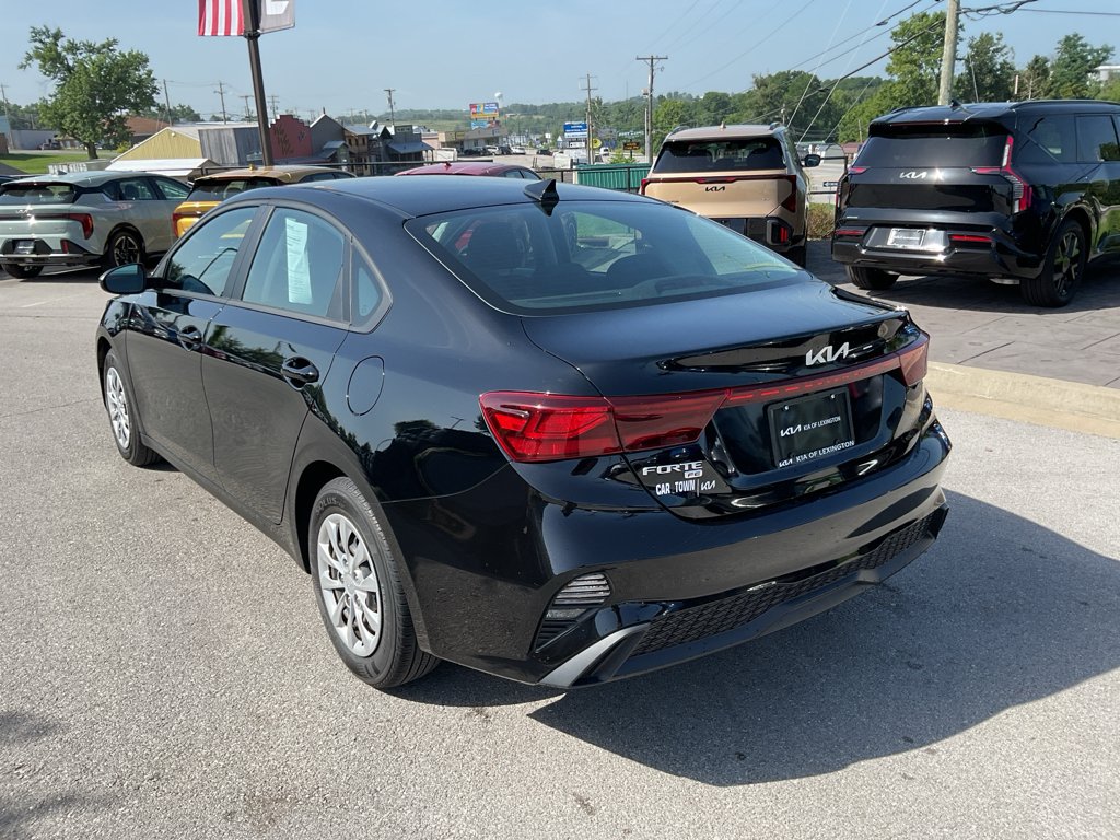 Used 2023 Aurora Black Kia LX image 6