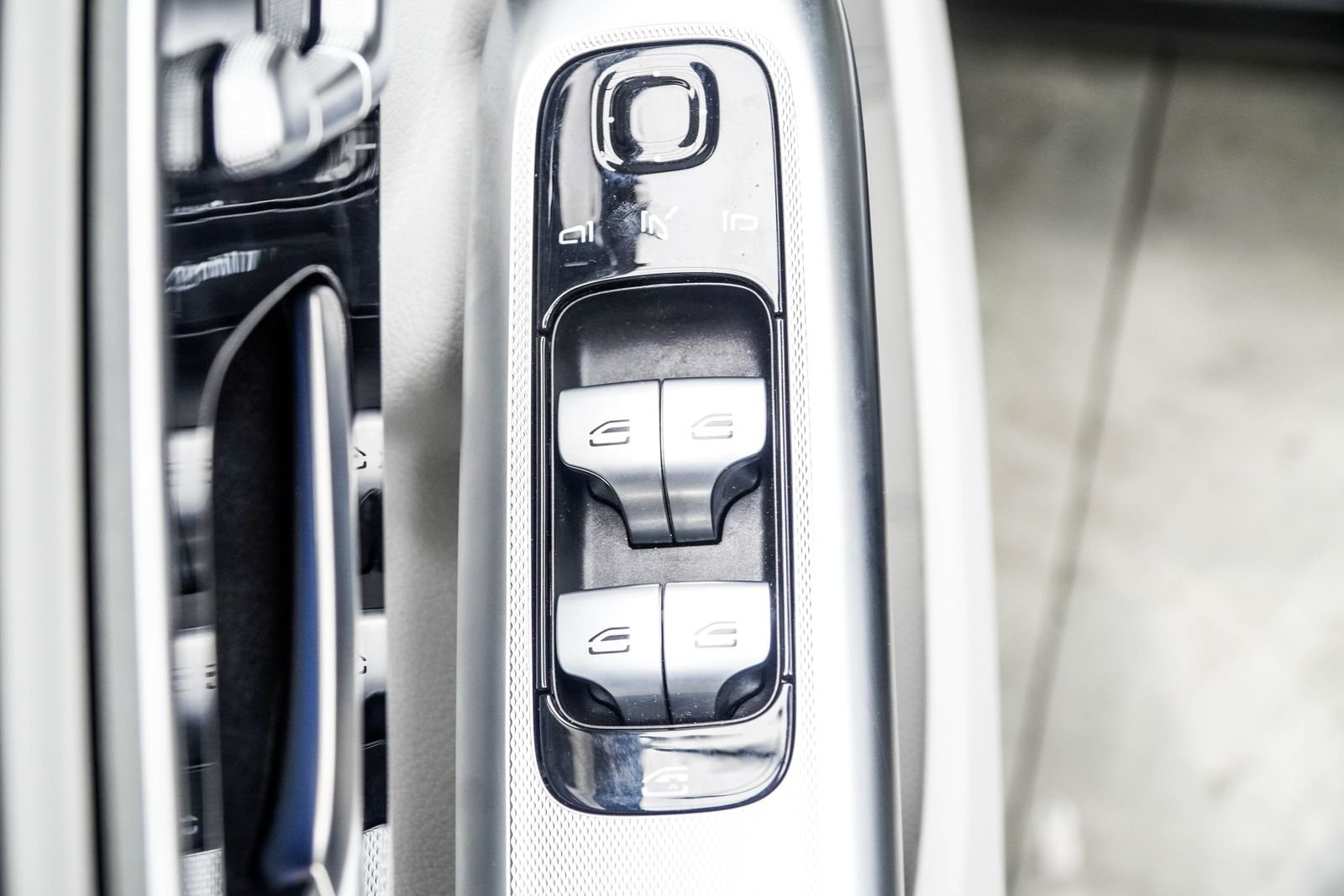Used 2025 Gray Mercedes-Benz 500 Sedan image 34