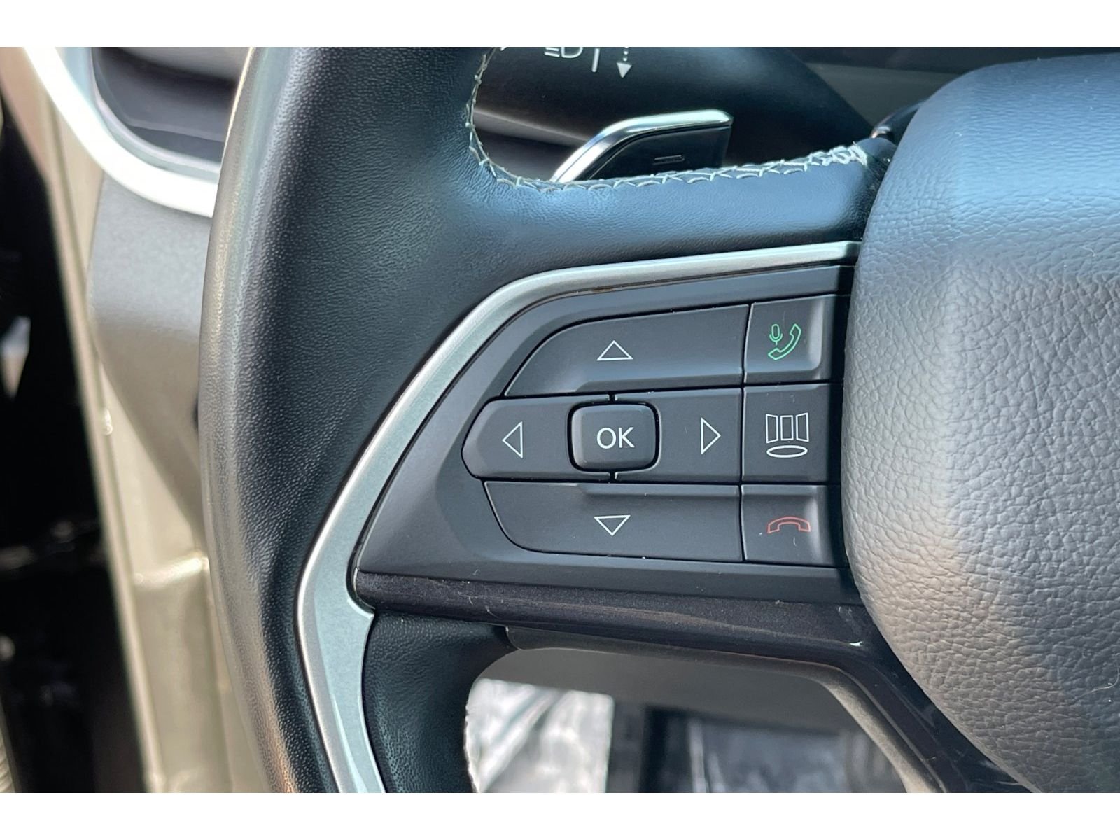 Used 2022 Baltic Gray Metallic Clearcoat Jeep Altitude image 35