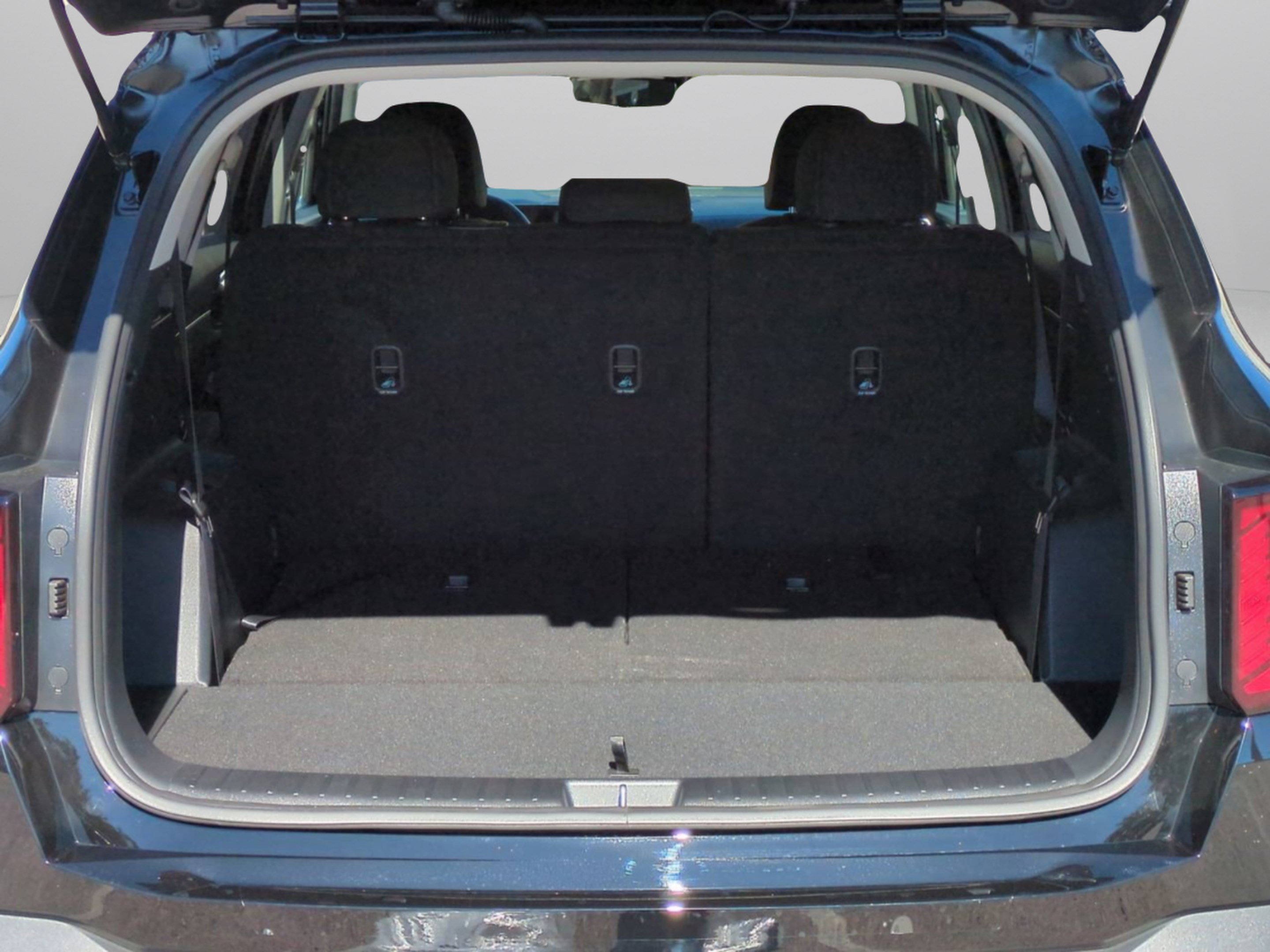 Certified Used 2026 Ebony Black Kia LX image 13