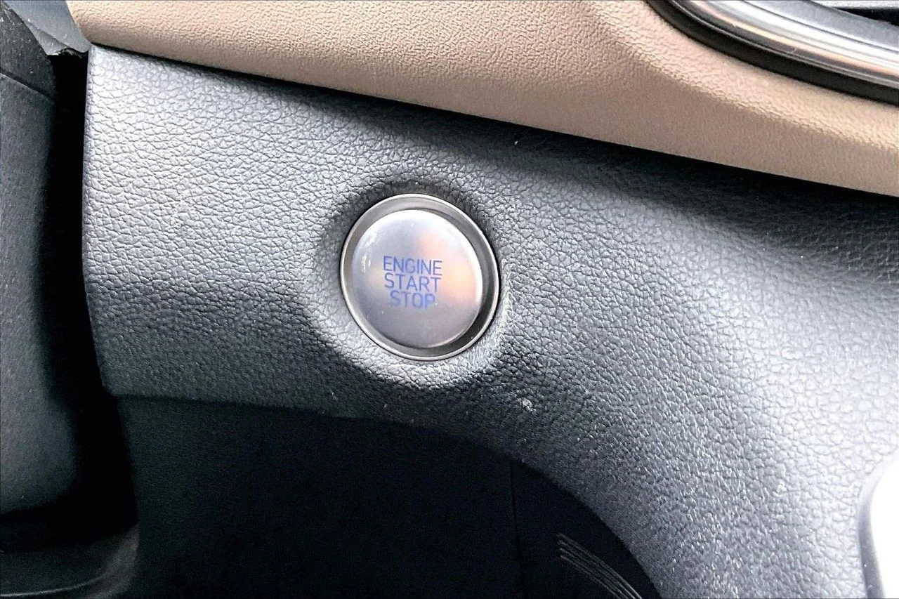 Certified Used 2023 White Hyundai SEL image 27