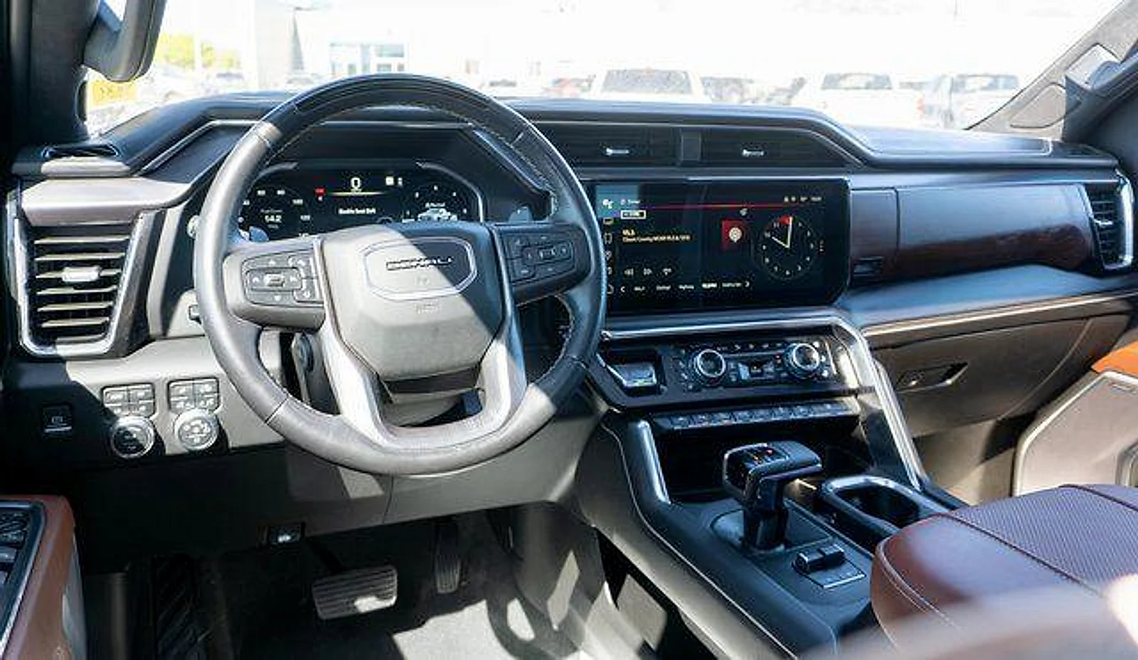 Used 2023  GMC Denali Ultimate image 16