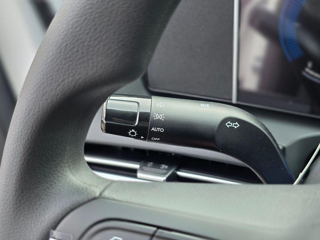 New 2026 White Hyundai SEL FWD image 35