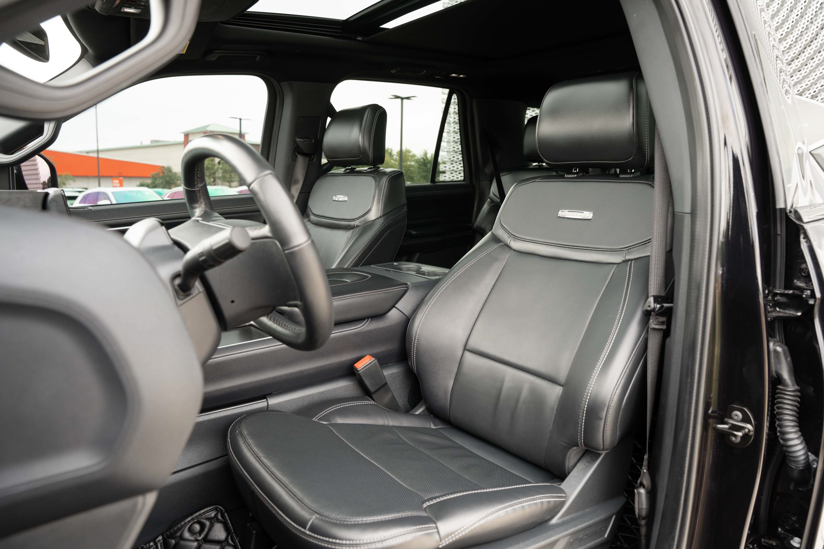 Used 2025 Agate Black Metallic Ford Platinum image 21