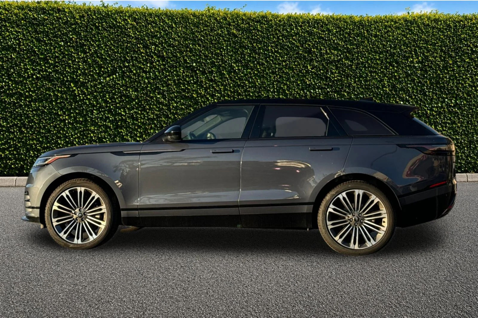 New 2024 Varesine Blue Land Rover Dynamic HSE image 3