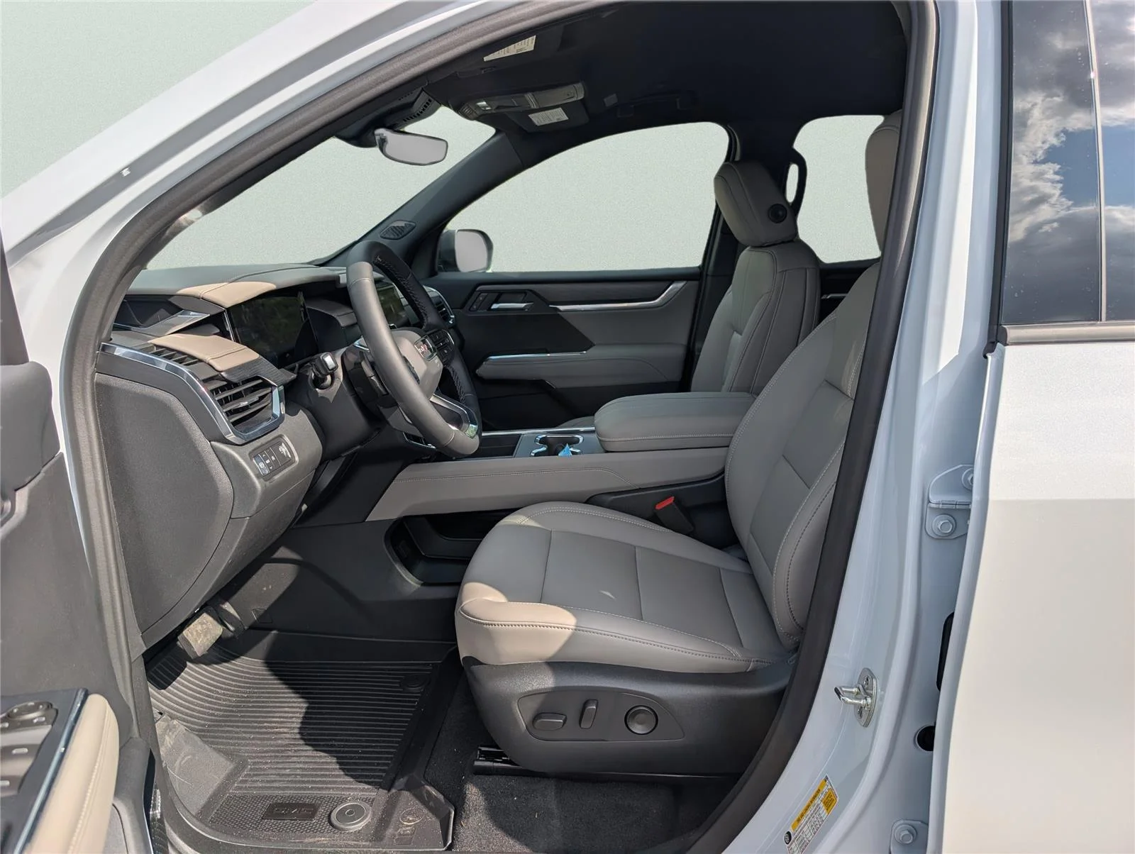 New 2026 Glacier White Tricoat GMC Elevation image 34