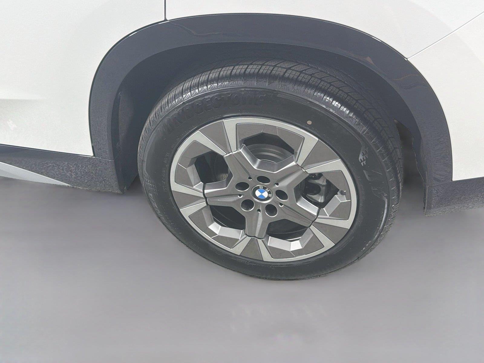New 2026 Mineral White Metallic BMW xDrive28i image 30