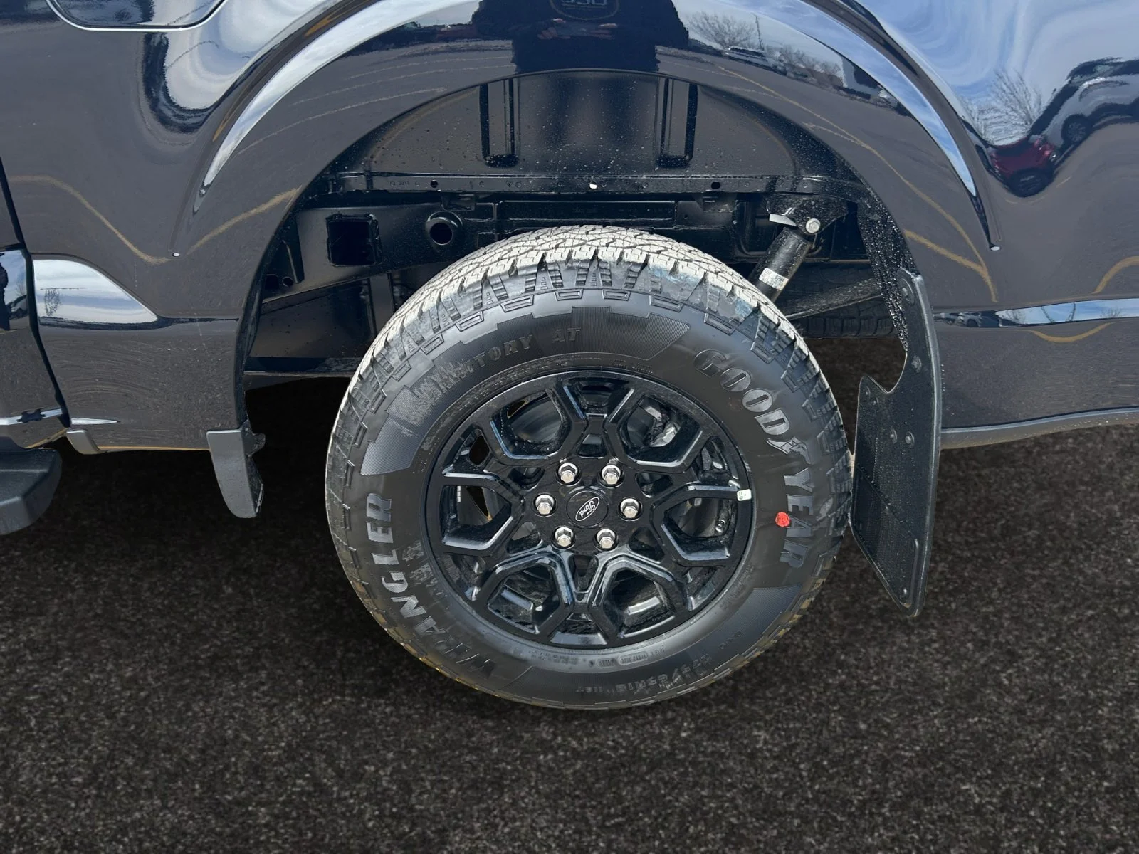 New 2026 Agate Black Metallic Ford XLT image 9