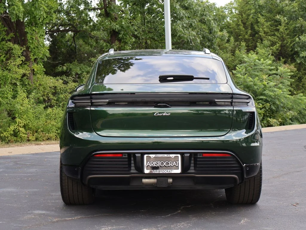 Used 2024 Oak Green Metallic Neo Porsche Turbo image 7
