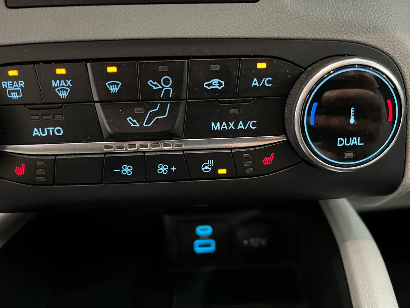 Used 2023 Oxford White Ford Active image 3