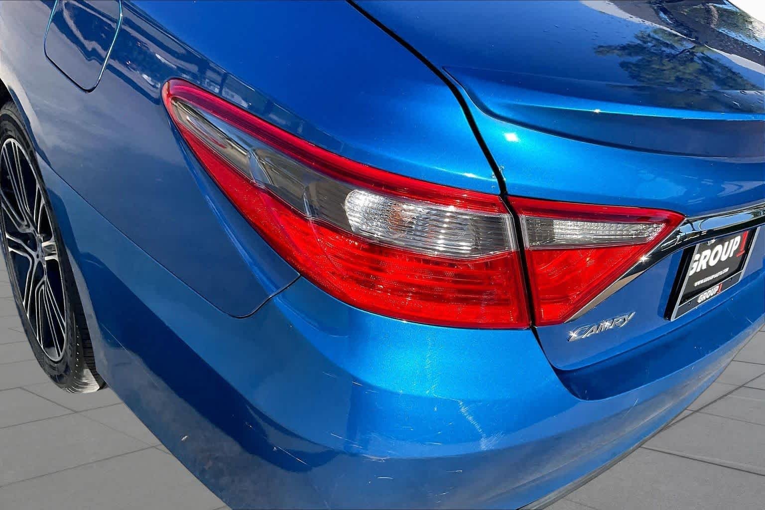 Used 2016 Blue Streak Metallic Toyota SE w/Special Edition Pkg image 28