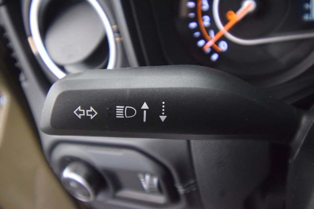 Used 2025 41 Jeep High Tide image 41