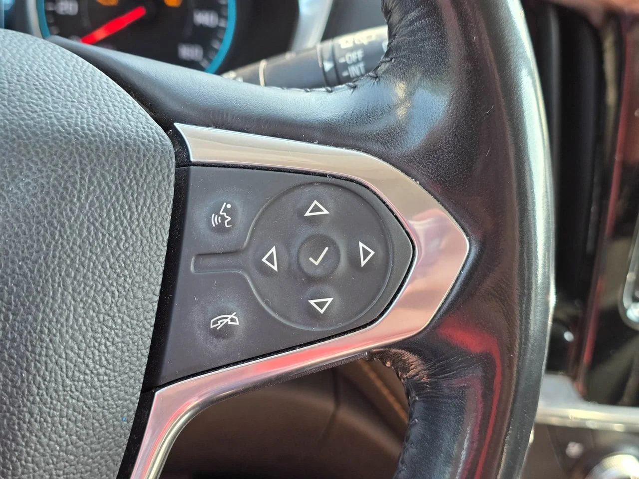 Used 2018 Summit White Chevrolet Premier image 23