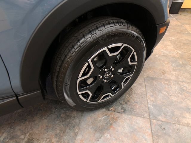 New 2026 Azure Gray Metallic Tri-Coat Ford Outer Banks® image 9