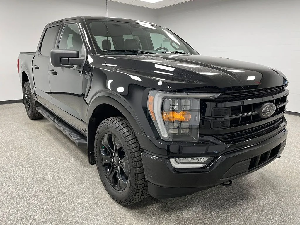 Used 2023 Black Ford XLT image 2