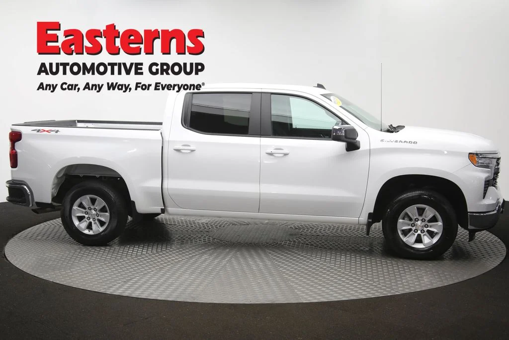 Used 2025 White Chevrolet LT image 47