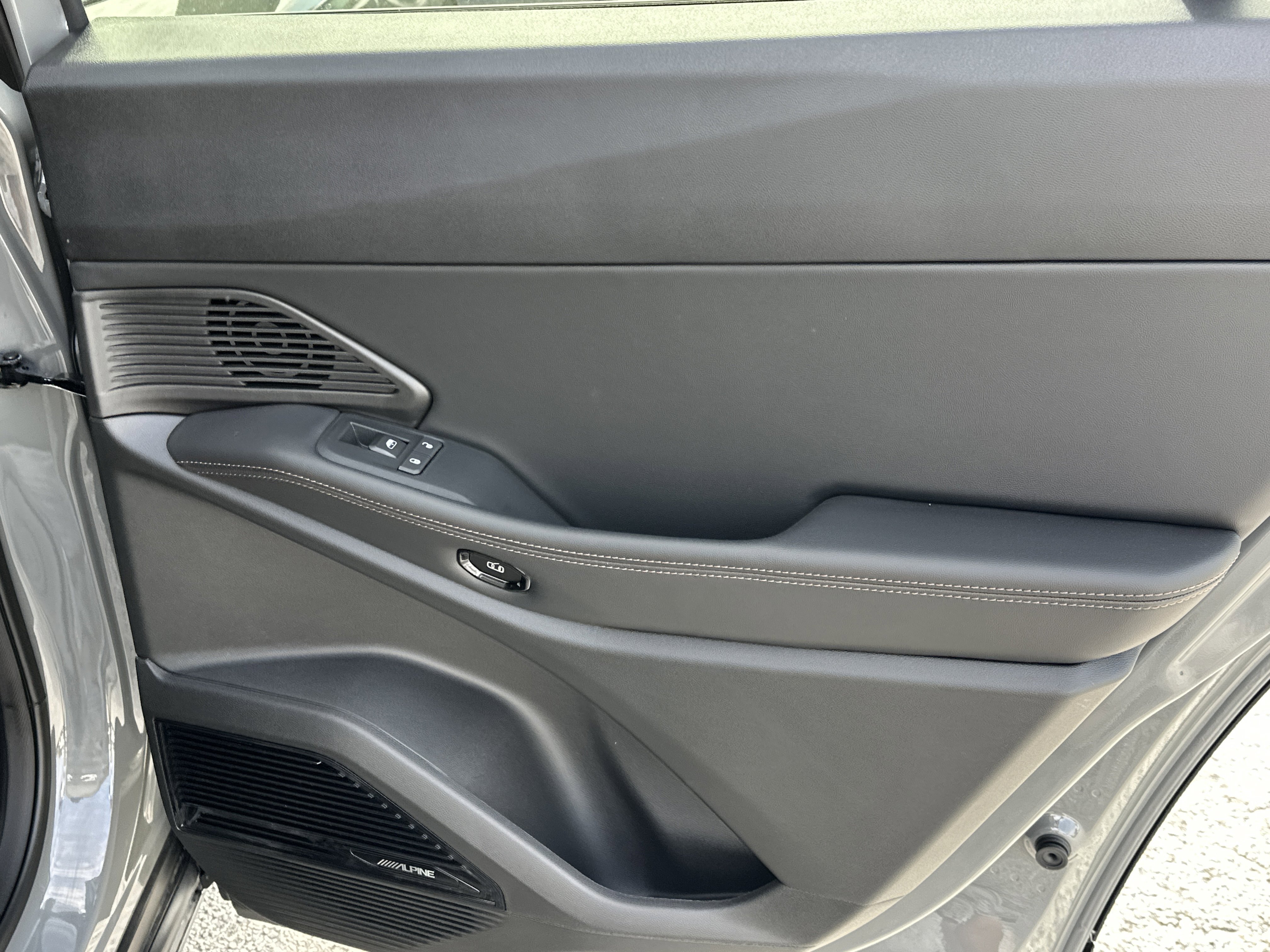 New 2026 Sting-Gray Clear-Coat Exterior Paint Jeep Limited image 17