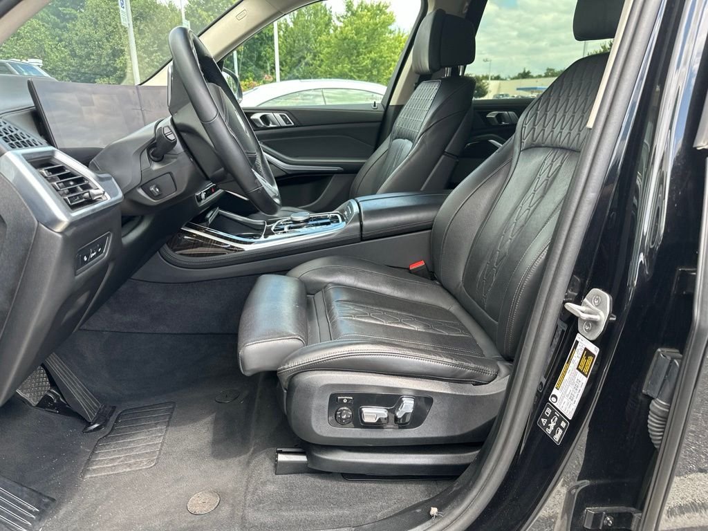 Used 2025 Black BMW xDrive40i image 10