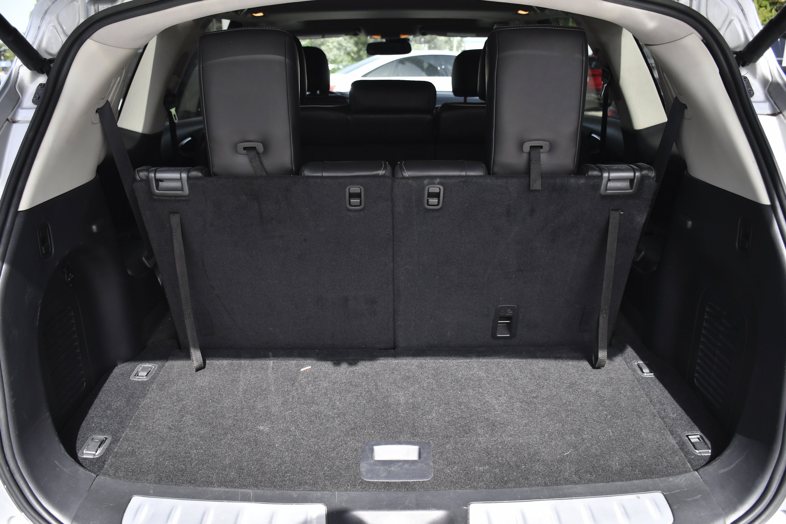 Used 2017 Liquid Platinum INFINITI Base image 35