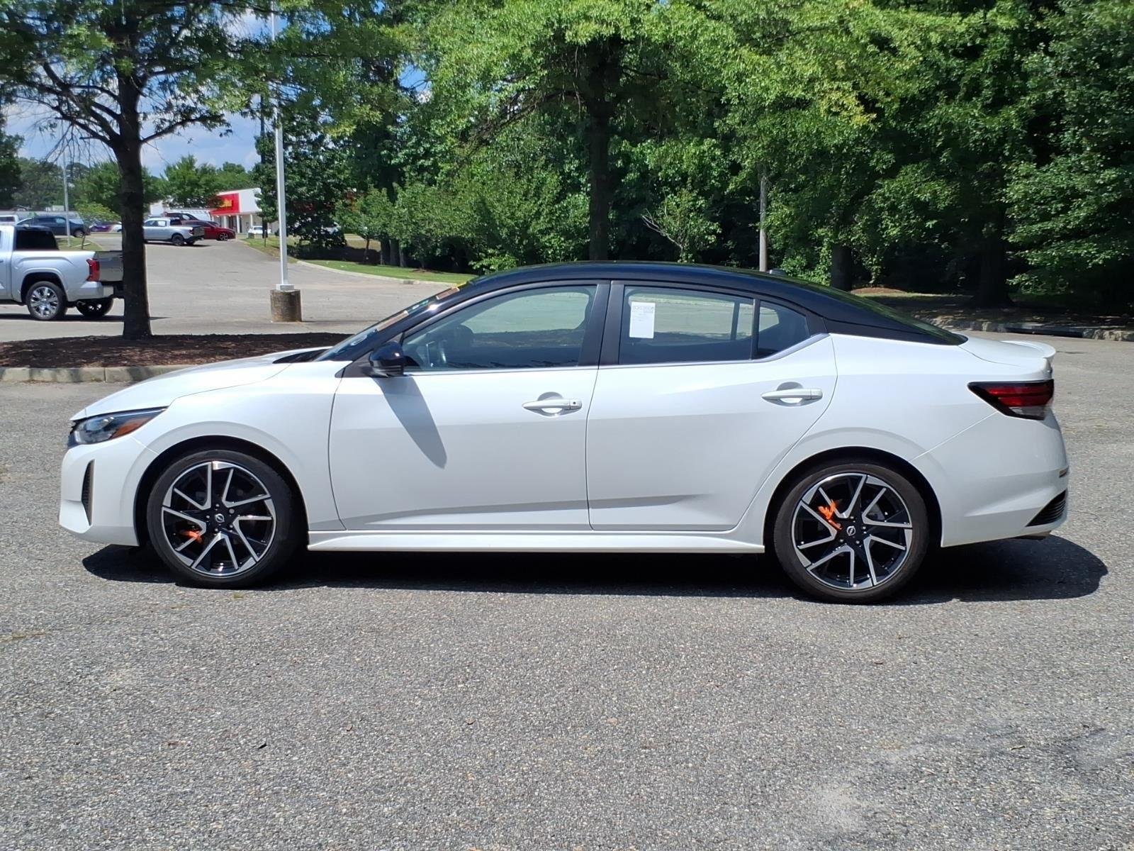Used 2025 Aspen White Tricoat/Super Black Nissan SR image 3