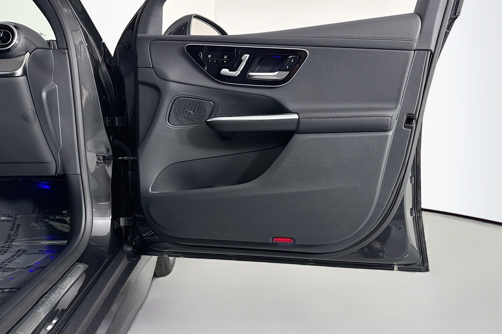 New 2026 Graphite Grey Metallic Mercedes-Benz GLC 300 SUV image 23