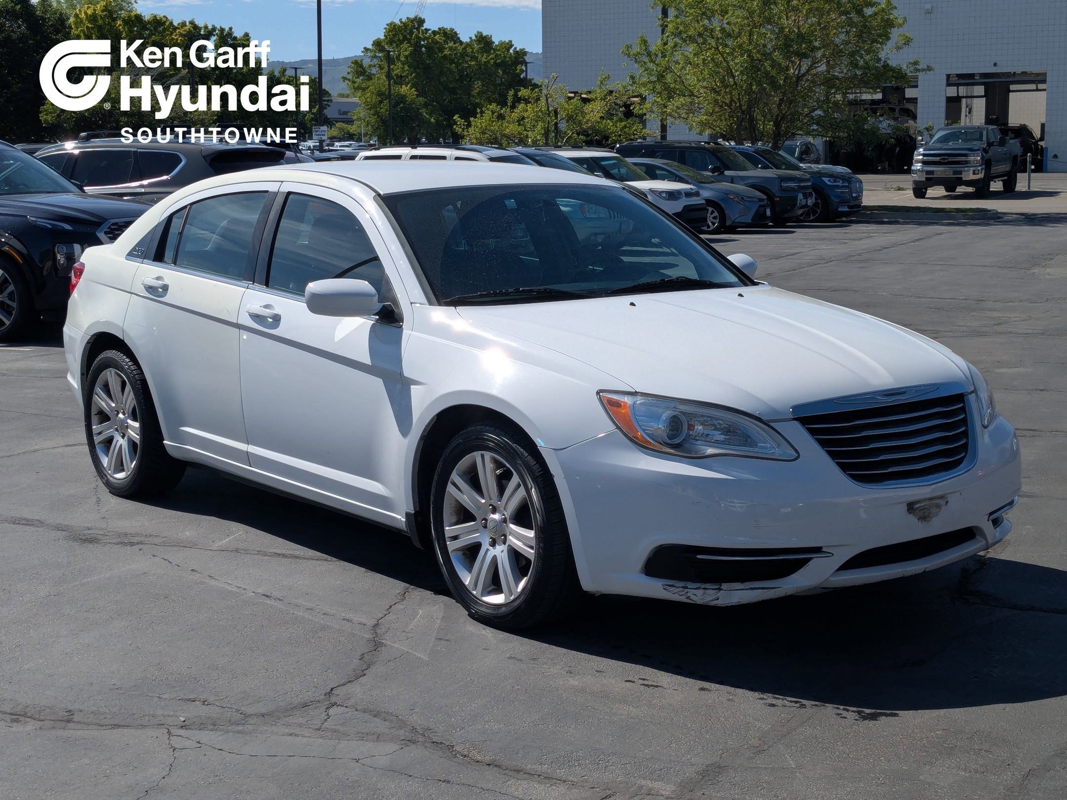 2013 Chrysler 200 LX's photo