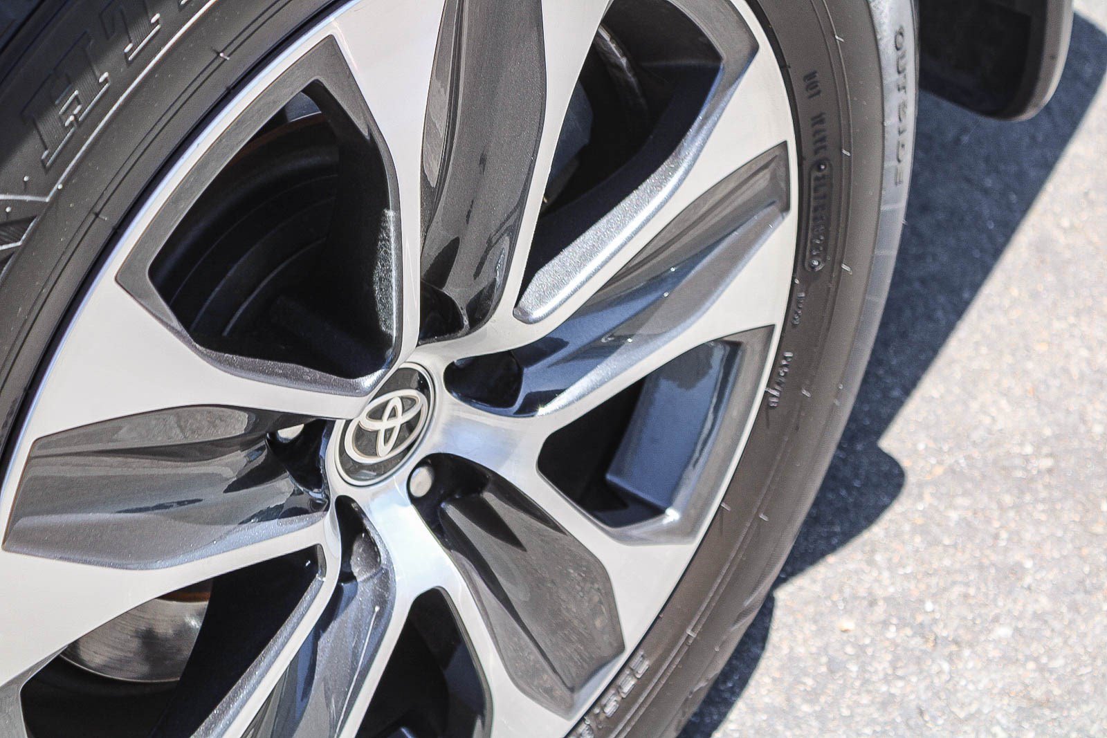 Used 2020 Blizzard Pearl Toyota XLE image 13