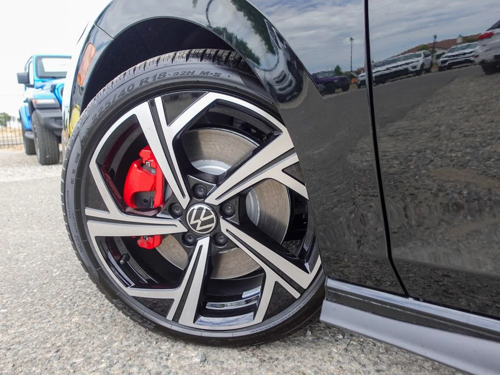 New 2026 Mythos Black Metallic Volkswagen 2.0T SE image 9