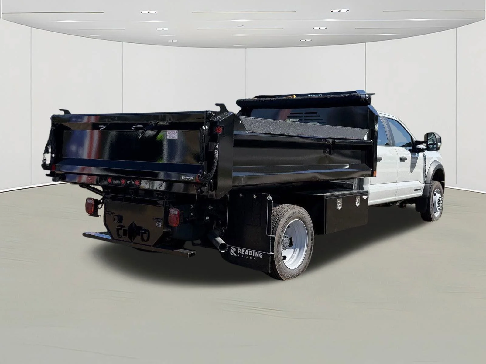 Used 2025  Ford XL image 4
