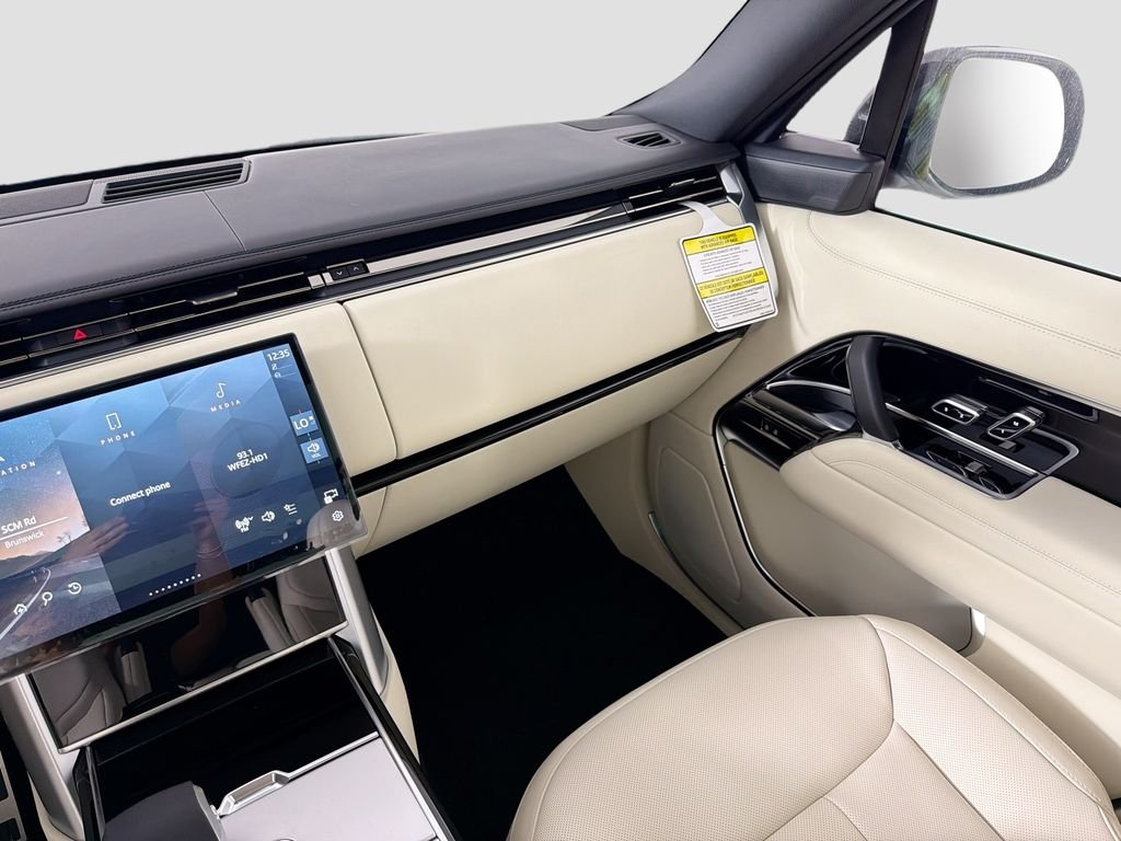 New 2026 Ostuni Pearl White Land Rover SE image 25