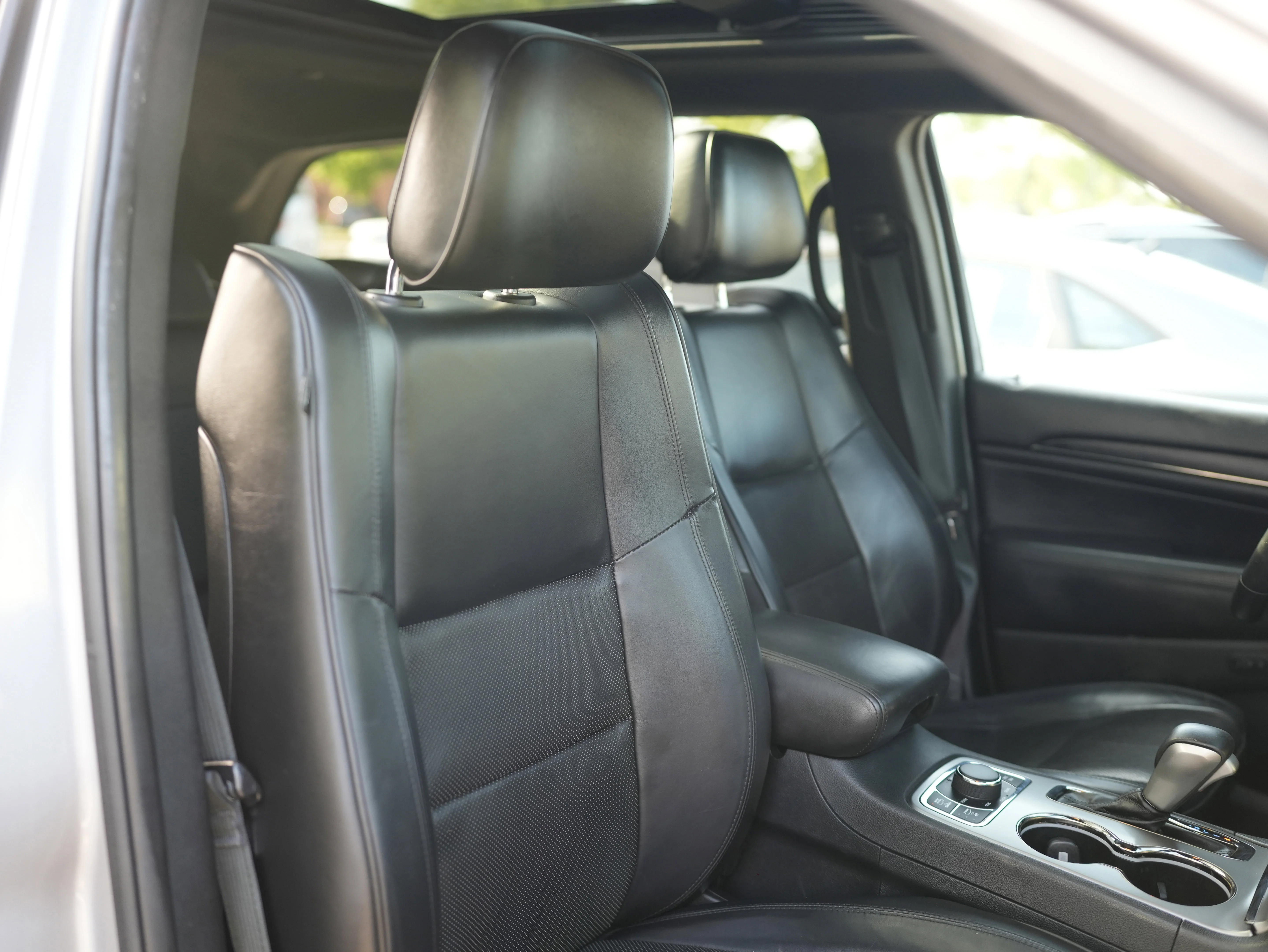 Used 2018 Billet Silver Metallic Clearcoat Jeep High Altitude image 23