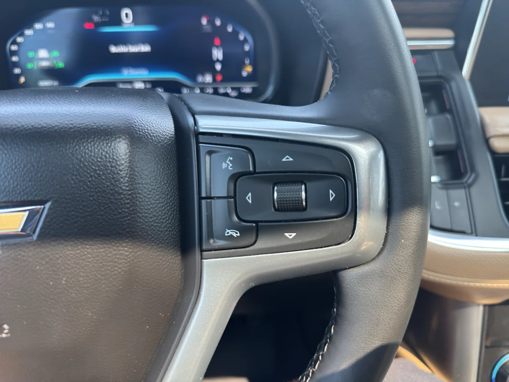 Used 2023 Iridescent Pearl Tricoat Chevrolet Premier image 31