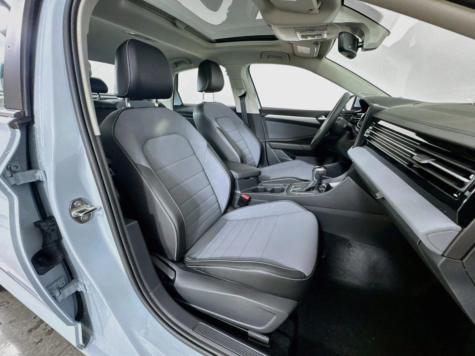 New 2027 GRAY Volkswagen SE image 27