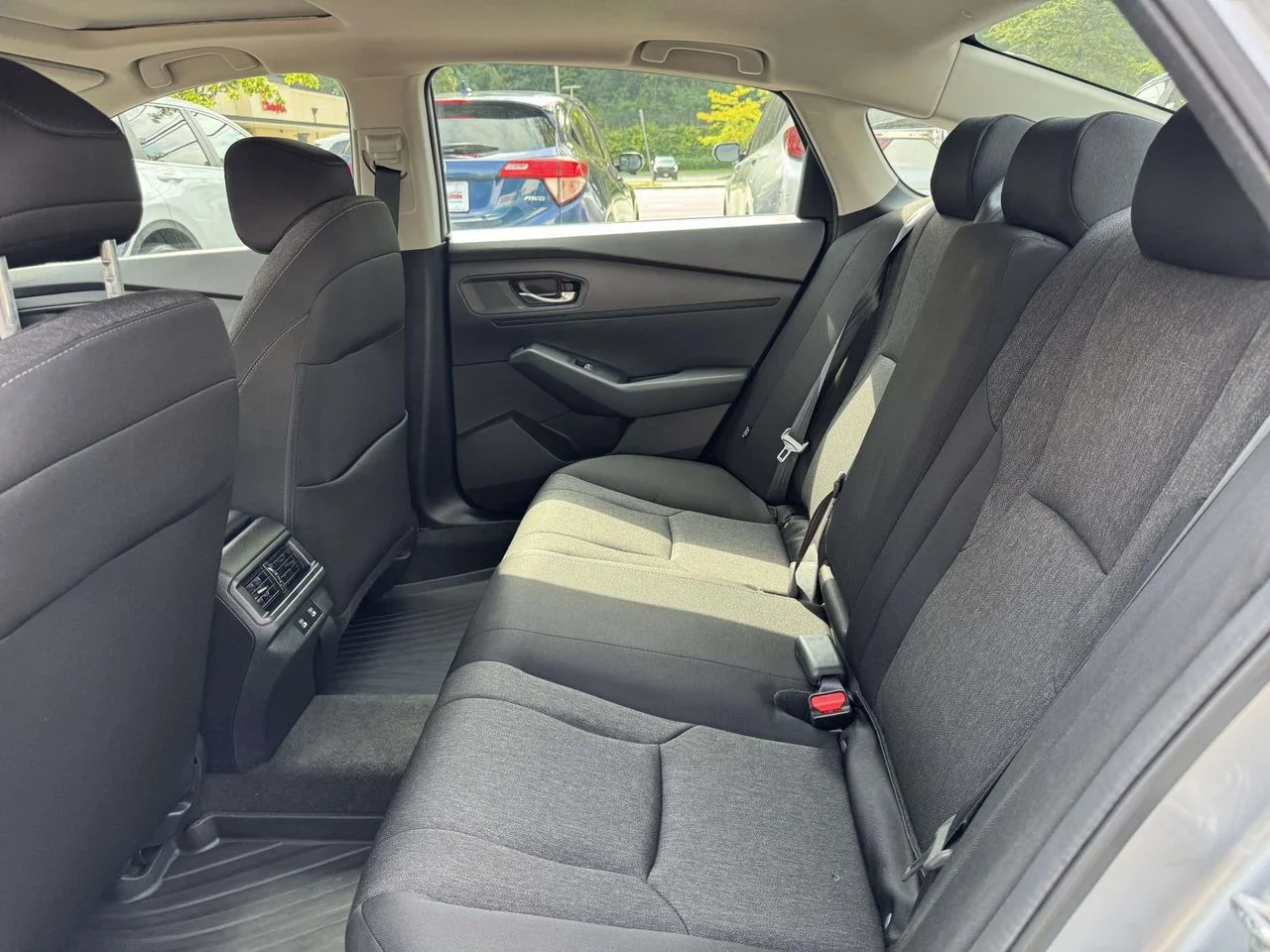 Used 2025 Solar Silver Metallic Honda SE image 17
