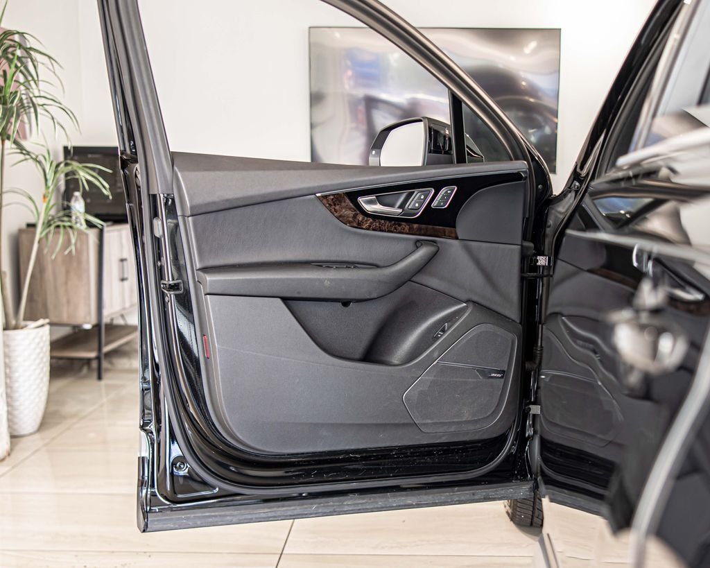 Used 2019 Black Audi 55 Premium image 33