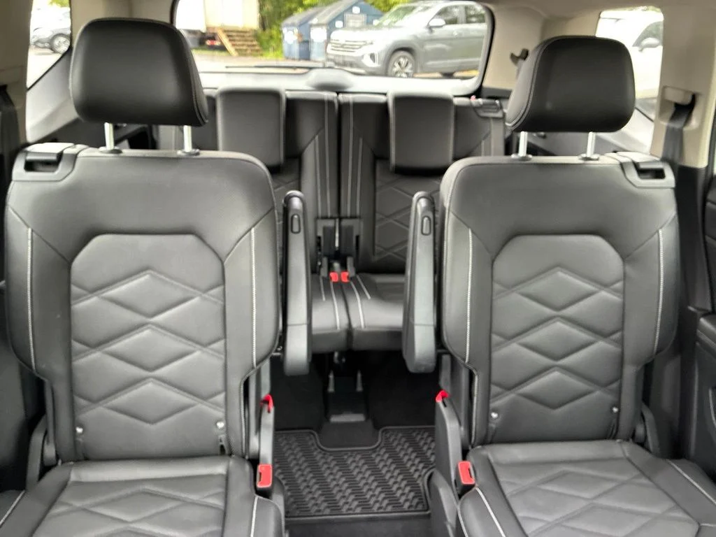 Used 2024  Volkswagen 2.0T SE w/Technology image 55