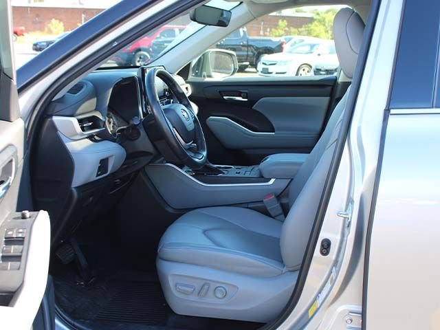 Used 2022 Celestial Silver Metallic Toyota XLE image 13