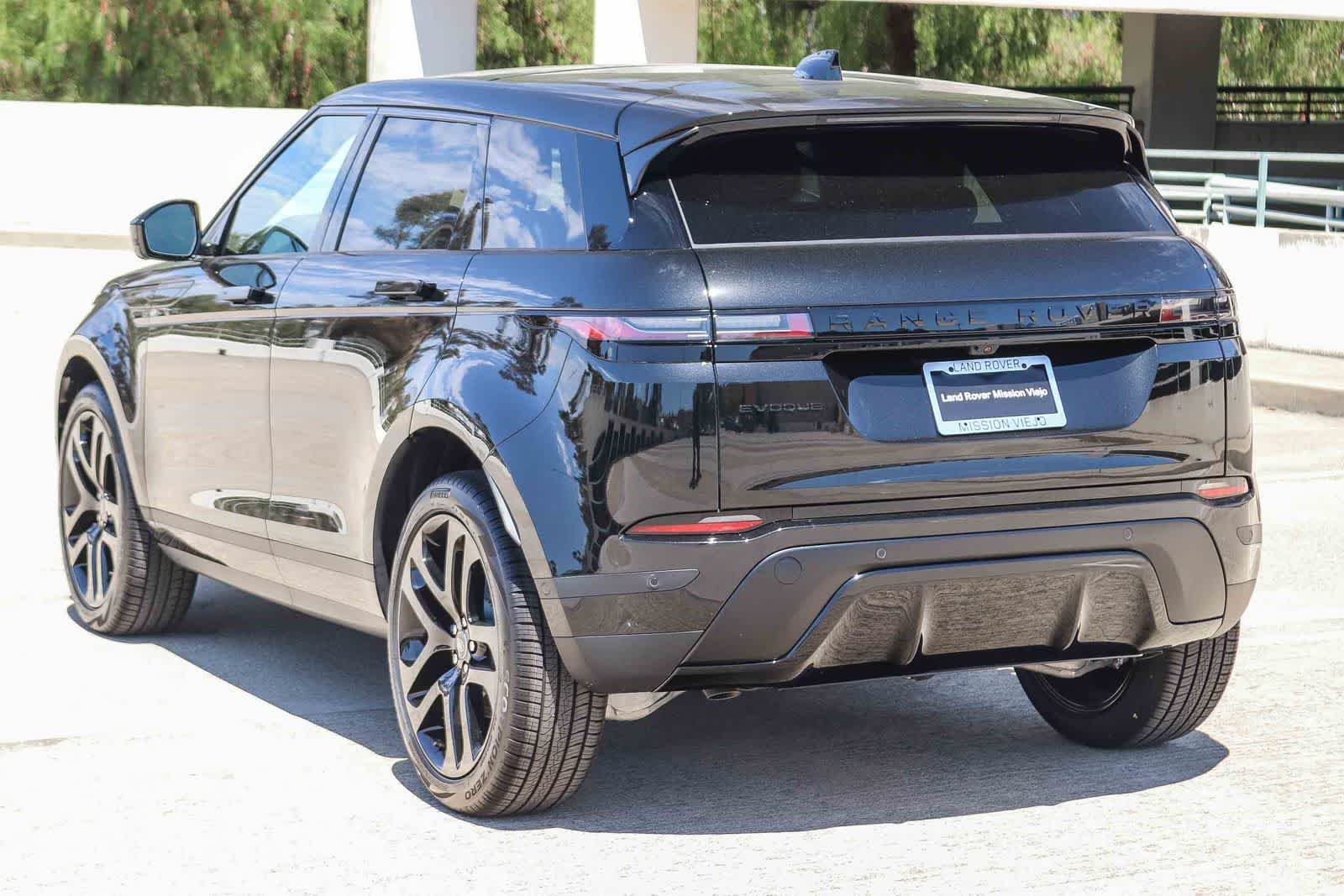 New 2026 Santorini Black Land Rover Core S image 4